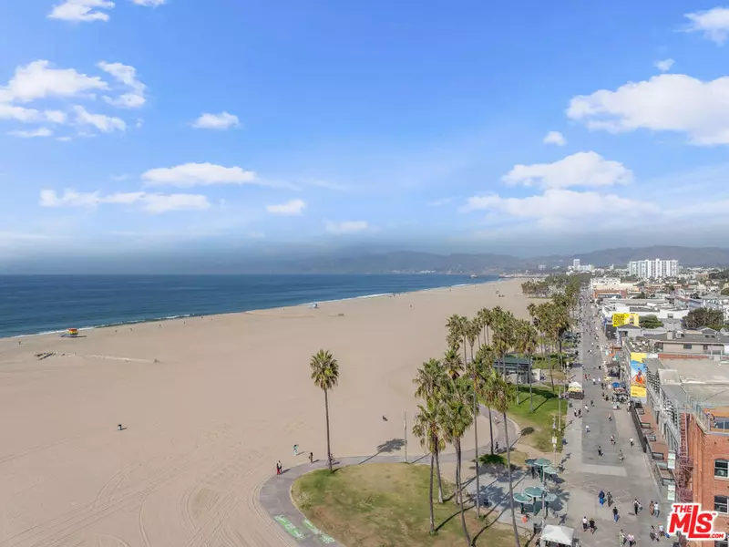 21 1/2 Wavecrest AVE, Venice, CA 90291