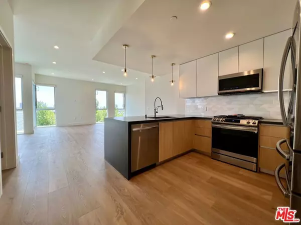 West Hollywood, CA 90046,1001 N FAIRFAX AVE #PH3