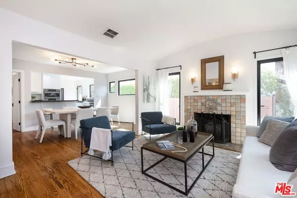 Los Angeles, CA 90046,722 N La Jolla AVE