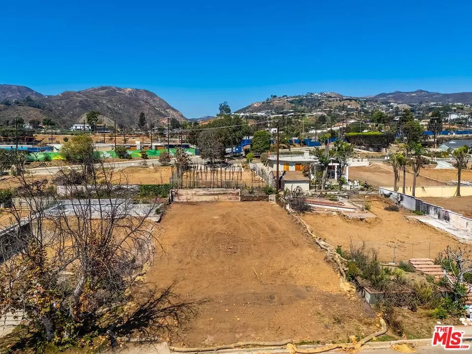 Pacific Palisades, CA 90272,16915 Bollinger DR