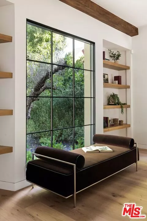 Los Angeles, CA 90069,735 N Orlando AVE