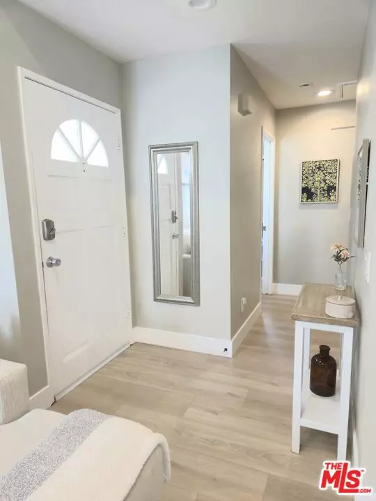 Thousand Oaks, CA 91362,2462 Pleasant WAY #J