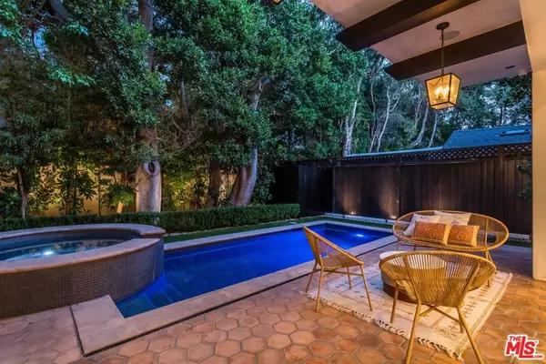 Los Angeles, CA 90046,820 N Vista ST