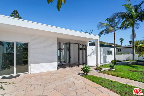 Pacific Palisades, CA 90272,18073 Sandy Cape DR