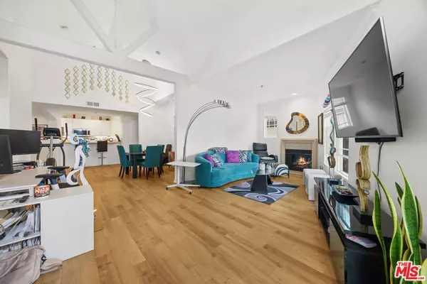 North Hollywood, CA 91602,10715 Camarillo ST #307