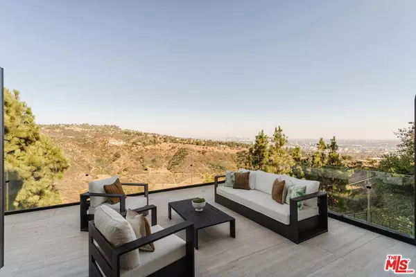 Beverly Hills, CA 90210,1648 Summitridge DR