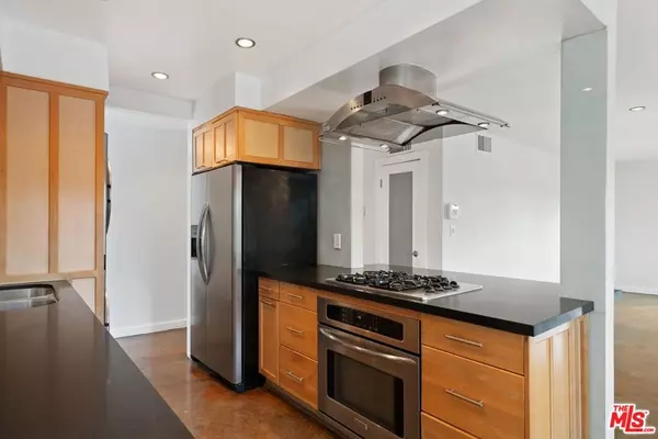 West Hollywood, CA 90069,9061 Keith AVE #101