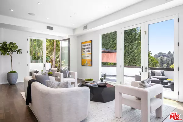 Beverly Hills, CA 90210,1642 Lindacrest DR