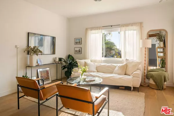Los Angeles, CA 90029,1222 N Hoover ST #1/2
