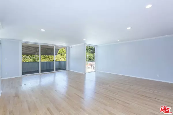 Los Angeles, CA 90046,1539 N Laurel AVE #306