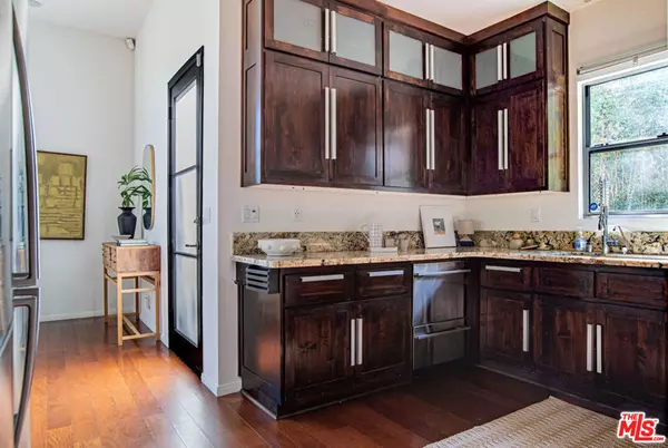 Los Angeles, CA 90068,2465 N Gower ST