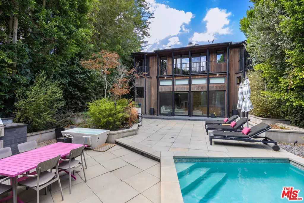 Sherman Oaks, CA 91423,4108 Murietta AVE