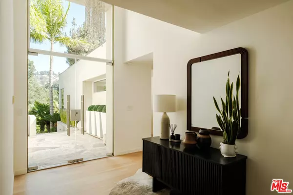 Beverly Hills, CA 90210,2731 Hutton DR