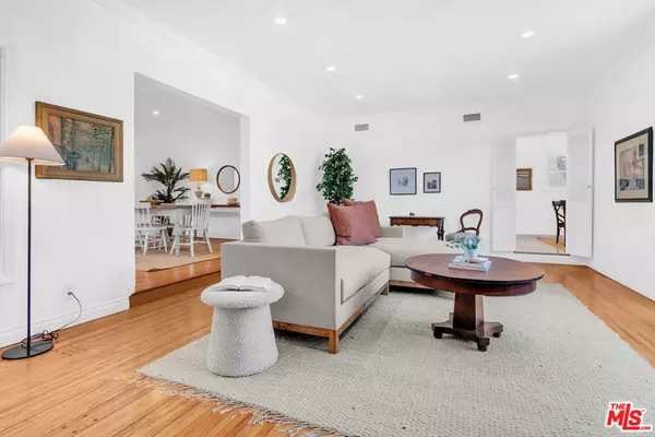 Los Angeles, CA 90048,6526 Lindenhurst AVE