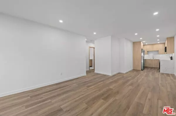 Los Angeles, CA 90068,2449 N Beachwood DR #13