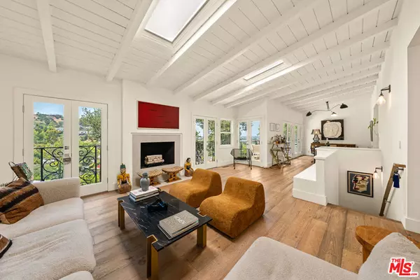 Sherman Oaks, CA 91423,13513 Cheltenham DR