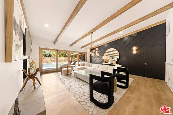 Woodland Hills, CA 91367,24221 Aetna ST