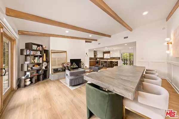 Woodland Hills, CA 91367,24221 Aetna ST