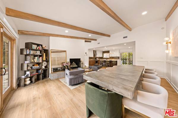 Woodland Hills, CA 91367,24221 Aetna ST