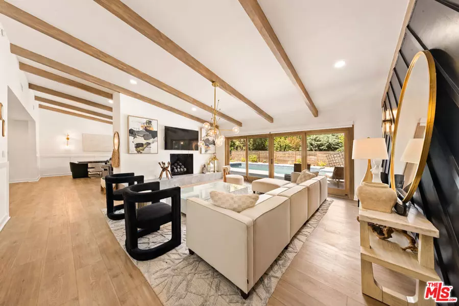 24221 Aetna ST, Woodland Hills, CA 91367