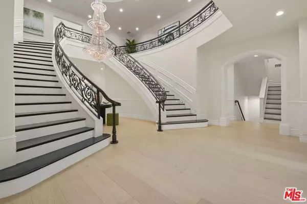 Los Angeles, CA 90049,11730 Stonehenge LN