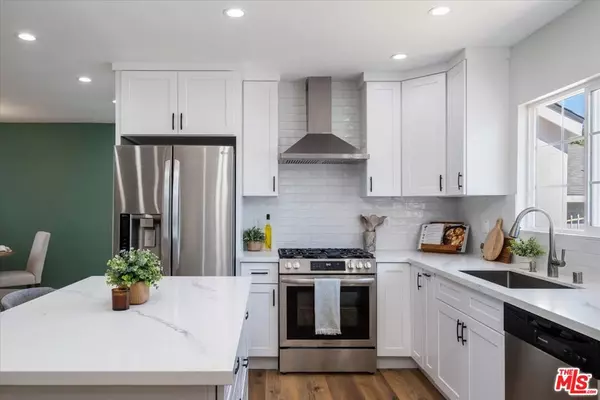 North Hollywood, CA 91605,7045 Varna AVE