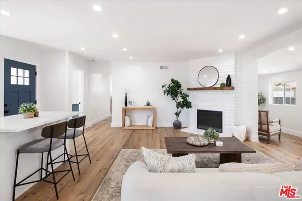 North Hollywood, CA 91605,7045 Varna AVE