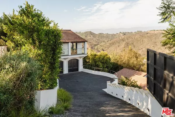 Beverly Hills, CA 90210,1666 Summitridge DR