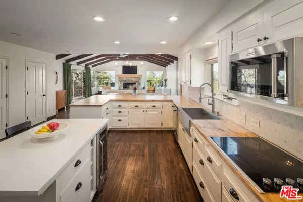 4713 N Bedel ST, Woodland Hills, CA 91364
