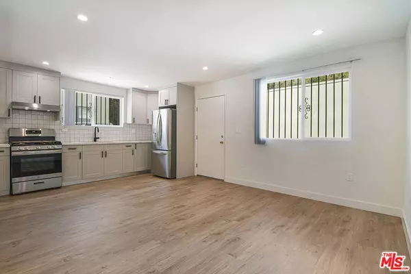 Los Angeles, CA 90036,162 S Sycamore AVE #162 1/2