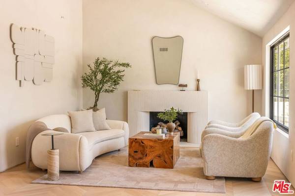 8353 Sunset View DR, Los Angeles, CA 90069