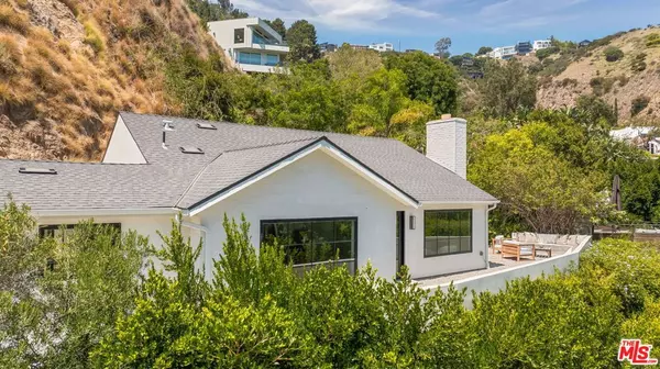 Los Angeles, CA 90069,8353 Sunset View DR