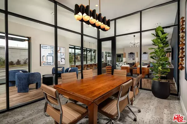 Inglewood, CA 90301,201 N La Brea AVE #207