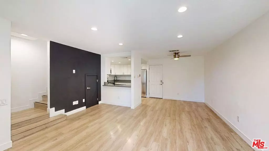 Panorama City, CA 91402,9625 Sylmar AVE #20