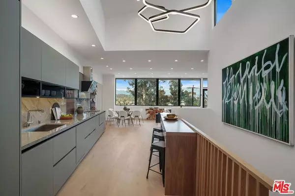 Los Angeles, CA 90039,2354 Riverside DR