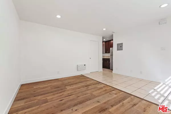 Redondo Beach, CA 90278,2400 Vanderbilt LN #2402D