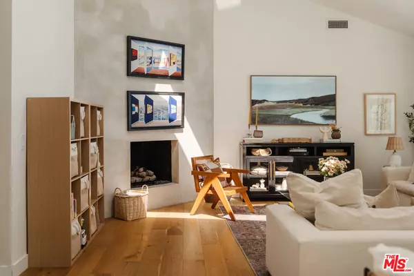 Encino, CA 91436,3554 Alginet DR