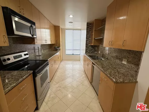Beverly Hills, CA 90210,450 N Oakhurst DR #304