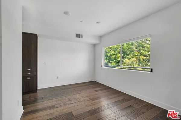 Los Angeles, CA 90039,2974 Ripple PL #203