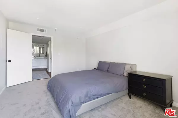 North Hollywood, CA 91601,5143 Bakman AVE #212