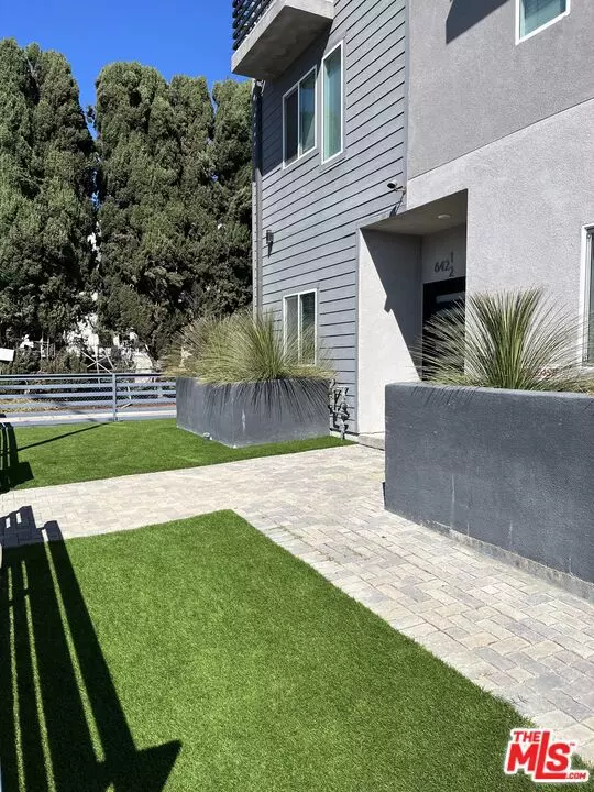 644 N Manhattan PL, Los Angeles, CA 90004