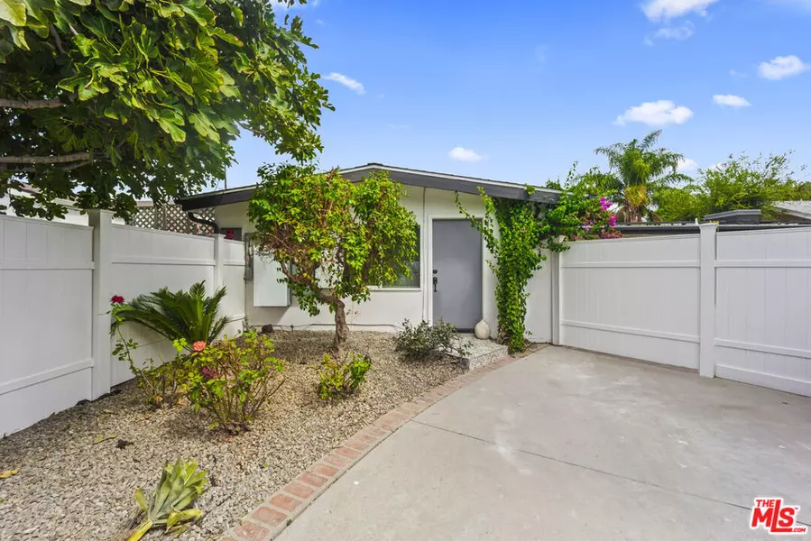 7442 Capps Avenue #A, Reseda, CA 91335