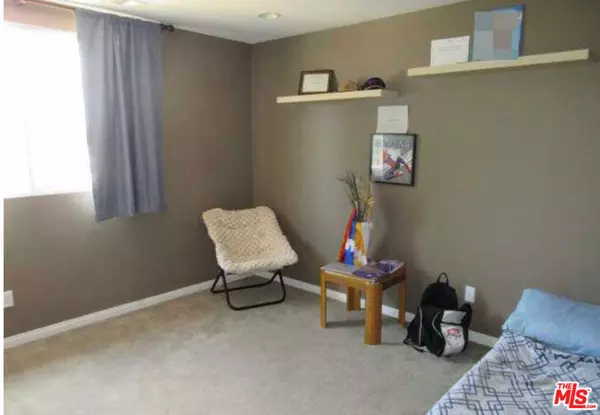 Pacoima, CA 91331,9644 Pine Orchard ST