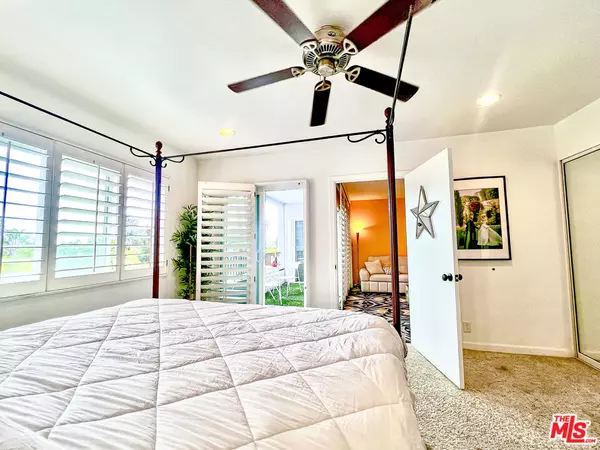 Los Angeles, CA 90046,7560 Hollywood BLVD