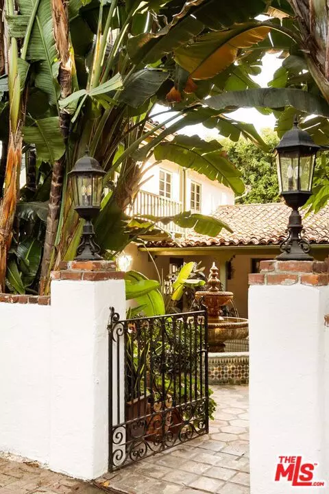 Los Angeles, CA 90068,1800 Outpost DR