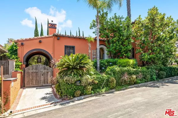 3692 Lowry RD, Los Angeles, CA 90027