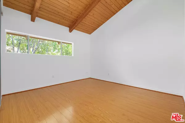 Tarzana, CA 91356,18350 Hatteras ST #253