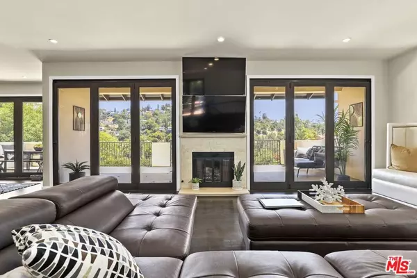 Los Angeles, CA 90068,5940 Manola WAY