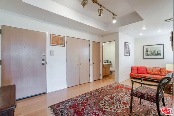 Sherman Oaks, CA 91423,4454 Ventura Canyon AVE #105