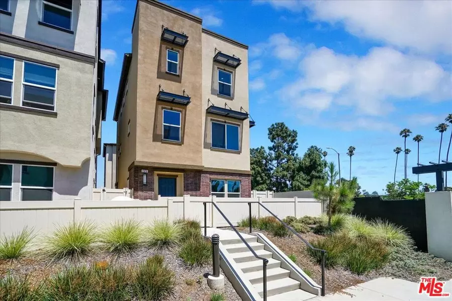 725 Daniel Freeman CIR, Inglewood, CA 90301